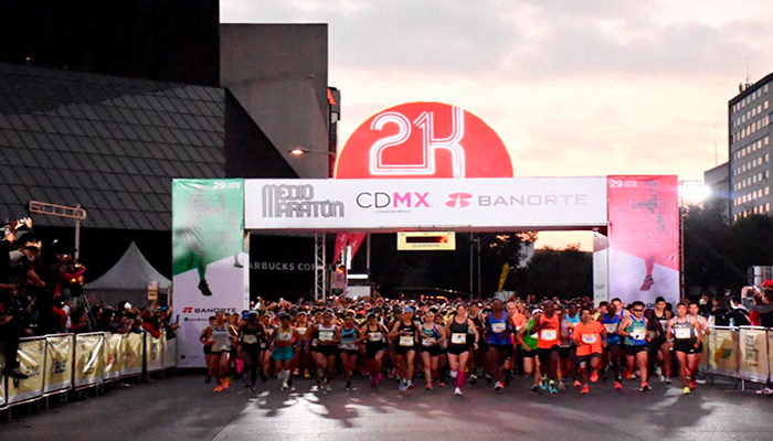 Dos corredores fallecieron este domingo tras el Medio Maratón de la CDMX