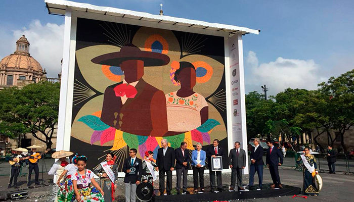 Jalisco gana récord Guinness con Mosaico de chaquira