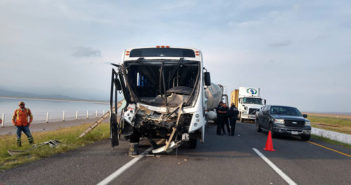 Autobús de pasajeros choca en Atoyac, dejando 27 heridos