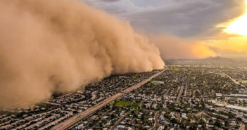 Tormenta de arena cubre la ciudad de Phoenix, Arizona
