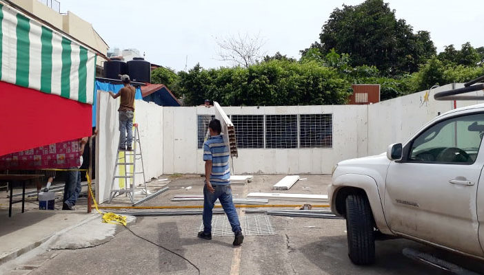 Alumnos de la Manuel López Cotilla cumplen dos semanas tomando clases a la intemperie