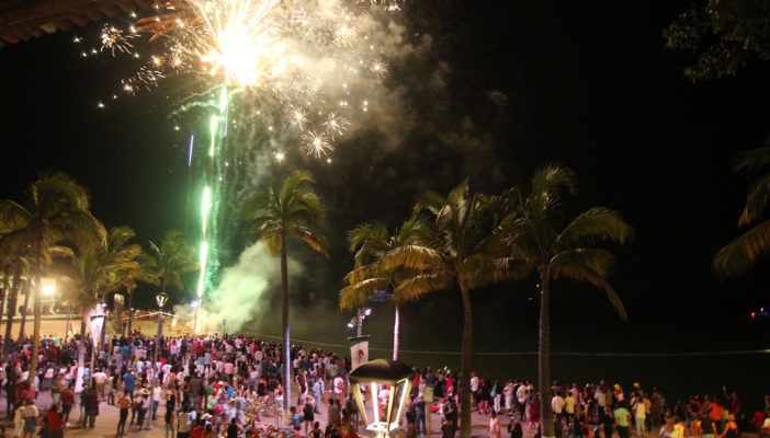 Miles de vallartenses gritan al unisón ¡Viva México!