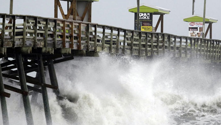 Huracán Florence toca E.U. debilitado como categoría 1