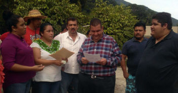Padres de familia de Yelapa pagan maestro particular a falta de docente