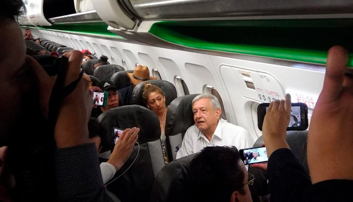 Niega uso de avión presidencial y queda varado en aeropuerto por 5 horas