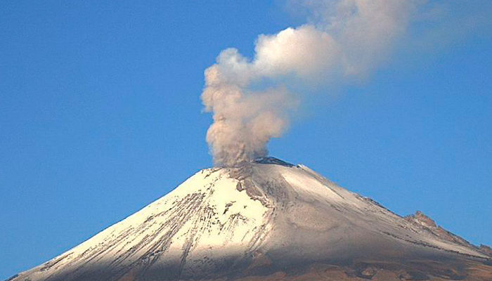 Registran 141 exhalaciones y cuatro explosiones en volcán Popocatépetl