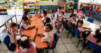 Son más escuelas públicas cerradas y privadas de las que se abren