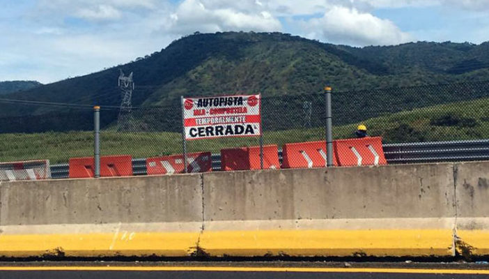 Por derrumbes y daños, autopista Jala-Compostela estará cerrada por tiempo indefinido