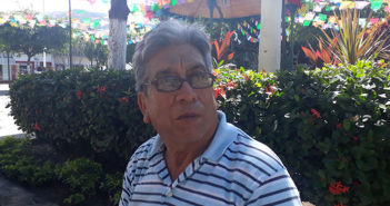 Don Miguel, el artesano que buscar apoyar a adultos mayores como él