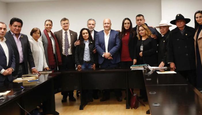 Se reúnen diputados federales de Morena y MC con Alfaro Ramírez