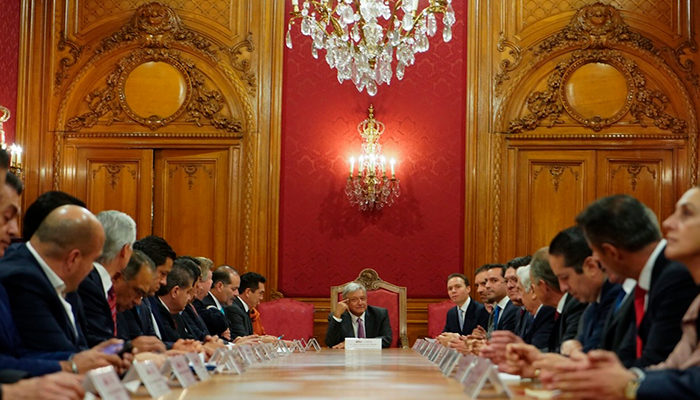 Andrés Manuel se reúne con personal de Conago por "superdelegados"