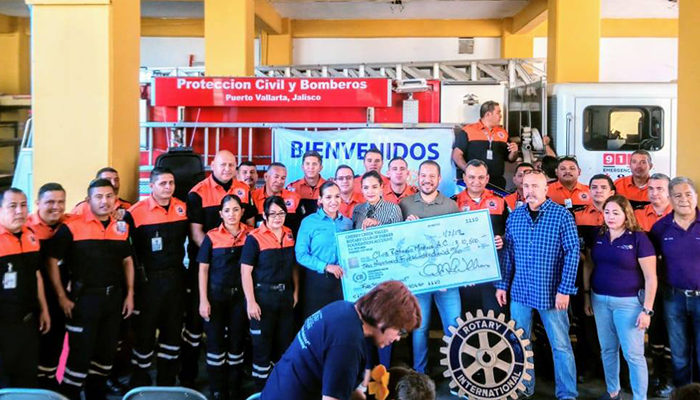 Entregan donativo de 10 mil dólares a Protección Civil y Bomberos