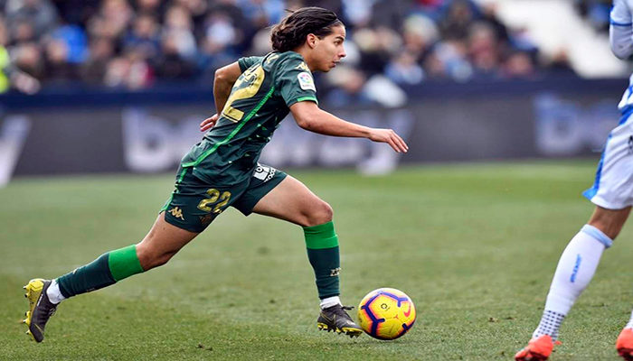 Los mejores memes del gol debut de Diego Lainez en Europa League