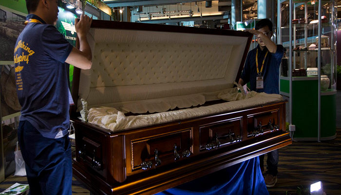 Abusan del cadáver de una mujer dentro de funeraria