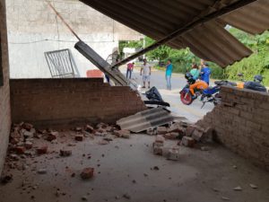 Exigen ciudadanos topes en calle Ecuador antes que haya más muertos 1 Exigen ciudadanos topes en calle Ecuador antes que haya más muertos