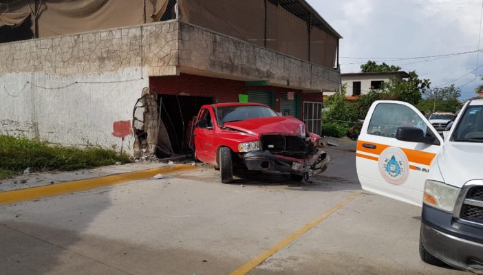 Exigen ciudadanos topes en calle Ecuador antes que haya más muertos