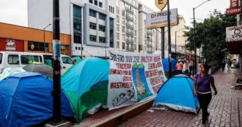 Maestros de la CNTE acuerdan liberar vías del tren en Michoacán