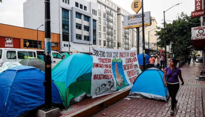 Maestros de la CNTE acuerdan liberar vías del tren en Michoacán