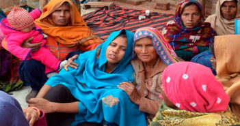 Más de 100 personas han muerto por ingerir alcohol adulterado en la India