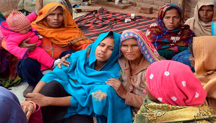 Más de 100 personas han muerto por ingerir alcohol adulterado en la India