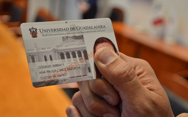 Presentan credencial inteligente que permitirá a estudiantes de UdeG utilizar diversos sistemas de transporte