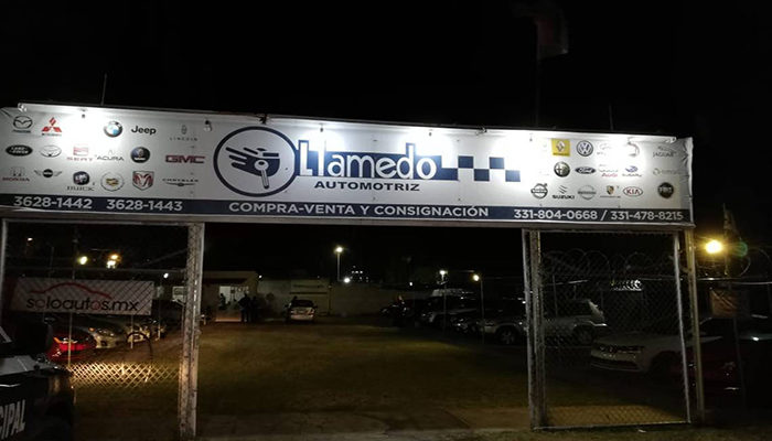 Roban 7 camionetas de agencia en Zapopan