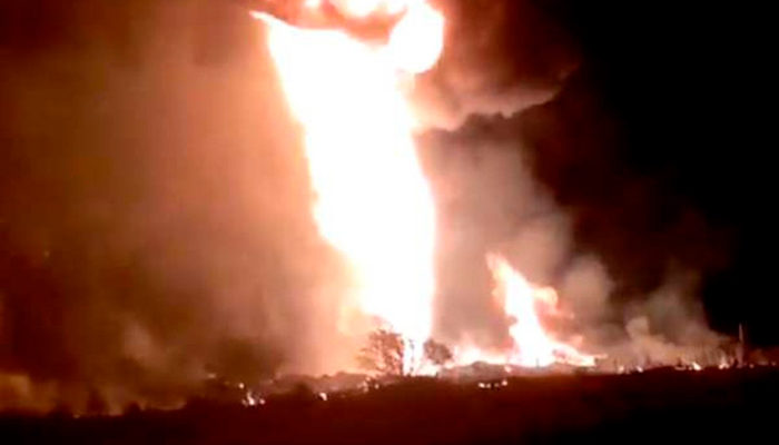 Perforan ducto de Pemex y provocan explosión e incendio