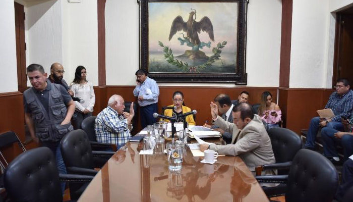 A un paso de suspensión a Arturo Dávalos por no pagar laudos