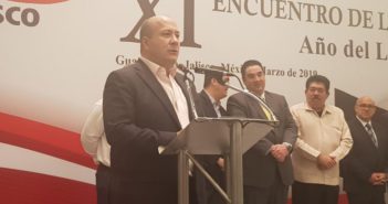 Alfaro refrenda apoyo a taxistas sobre plataformas digitales