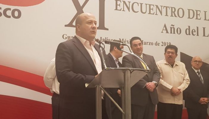 Alfaro refrenda apoyo a taxistas sobre plataformas digitales