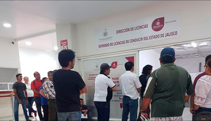 Se busca incrementar el costo de la multa por manejar sin licencia