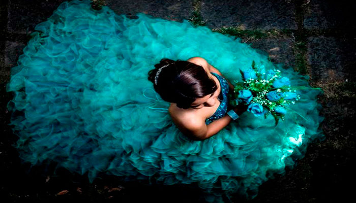 Muere un día antes de su fiesta, chambelanes bailan frente a su ataúd