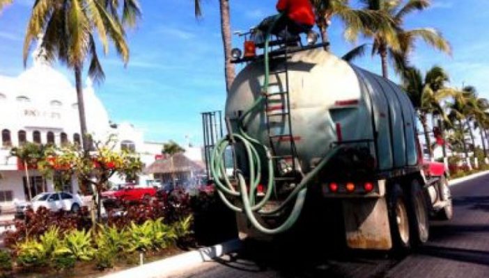 Siguen las quejas por pipas del 'sistema de riego'