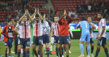 Chivas pierde aspiraciones para la liguilla, cae contra Lobos