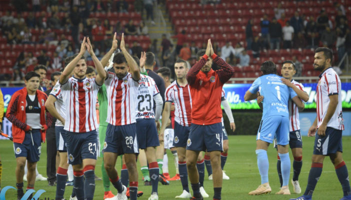 Chivas pierde aspiraciones para la liguilla, cae contra Lobos