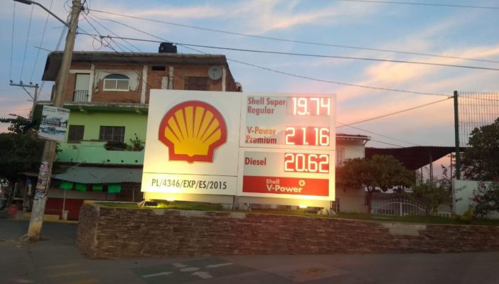La gasolina debió bajar 1.50 pero en Vallarta ni rastros del descuento