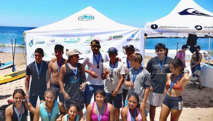 Surfistas vallartenses participarán en la Olimpiada Nacional Juvenil