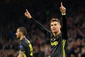Con gol de Cristiano, la Juve empata en Amsterdan; el Barcelona gana con autogol