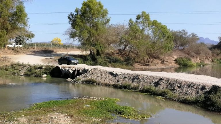 Expone ayuntamiento a automovilistas en el Paso del Guayabo 1 Expone ayuntamiento a automovilistas en el Paso del Guayabo