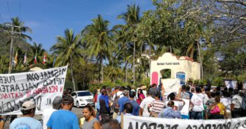 Se esconde Dávalos en las esculturas del CUC, en lugar de dar la cara en Mismaloya