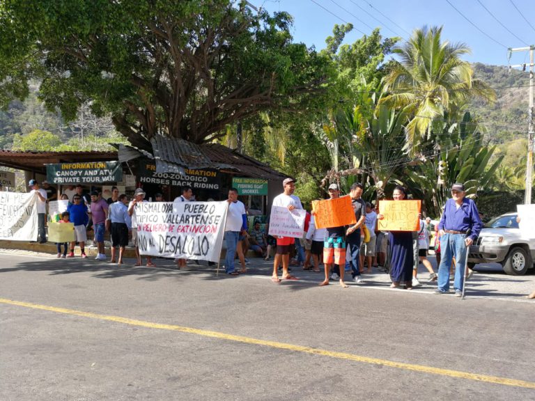 Se esconde Dávalos en las esculturas del CUC, en lugar de dar la cara en Mismaloya
