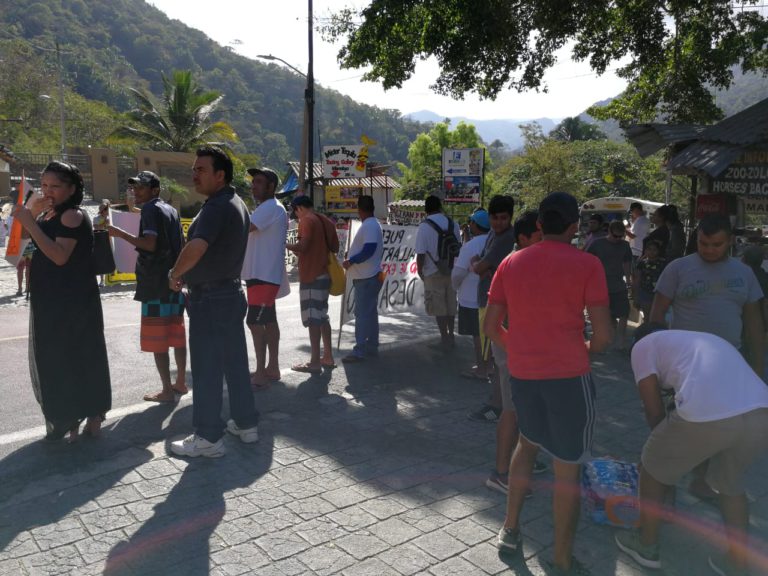 Se esconde Dávalos en las esculturas del CUC, en lugar de dar la cara en Mismaloya