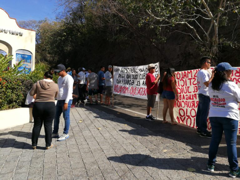 Se esconde Dávalos en las esculturas del CUC, en lugar de dar la cara en Mismaloya