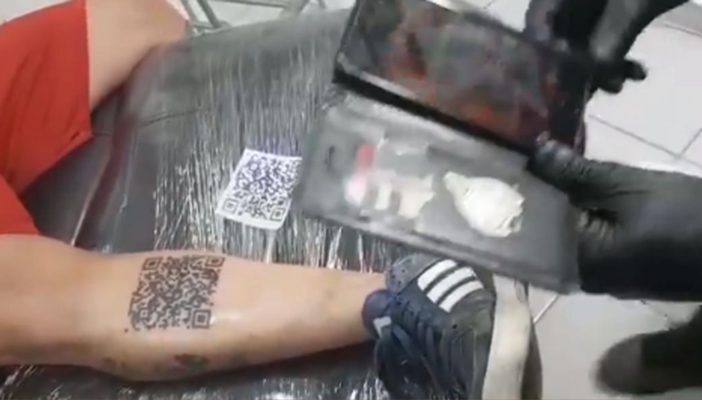 Se tatúa código QR de su equipo, YouTube baja el video