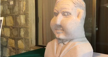 Artista que esculpió busto de Juárez, también hizo uno de AMLO