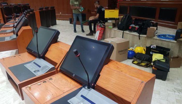 Comprarán diputados pantallas para 'votar'