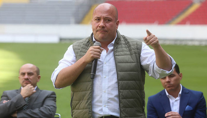 Alfaro no dejará que un "periodiquito" le invente historia de corrupción