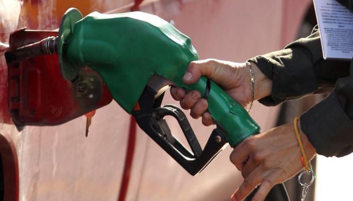 López Obrador acusa a distribuidores de abusos en venta de gasolina