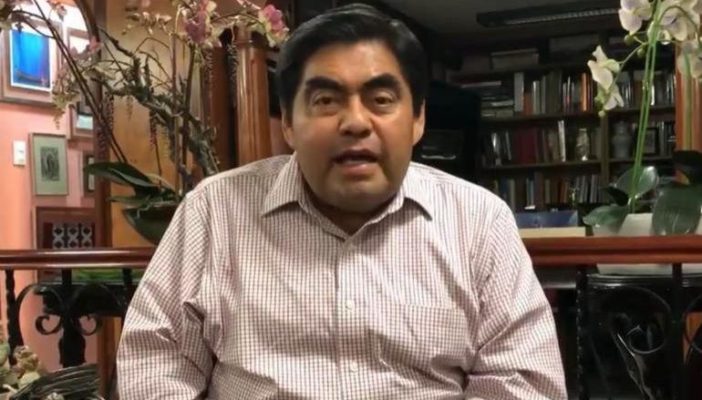 El TEPJF revoca candidatura de Barbosa para Puebla