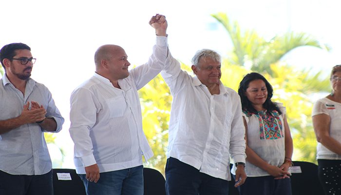 'Ya chole' con politiquería, dice AMLO tras abucheos a Alfaro